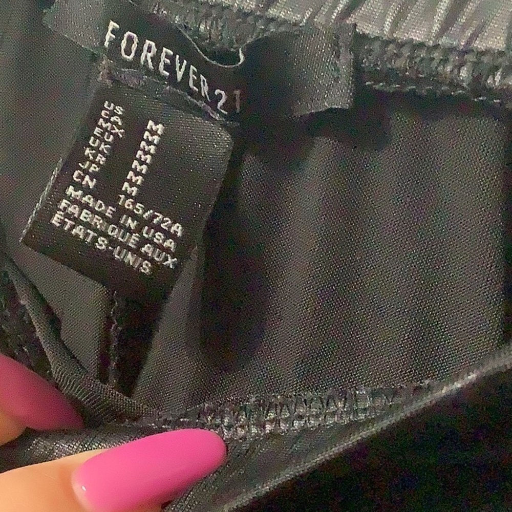 Forever 21 - Sz M - PU faux leather matte Black skirt - elastic waist - A-Line - Picture 4 of 4